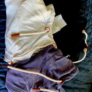 NWOT Wanakome Hestia sweatshirt black XL